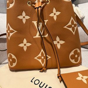 NeoNoe MM LV mirror image